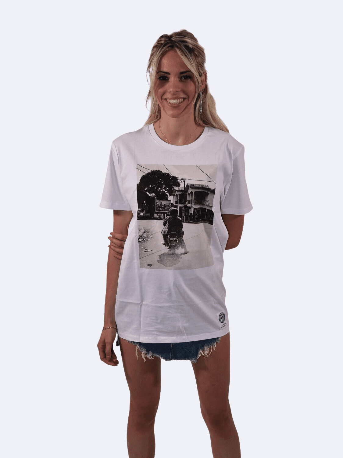 ICON BIKER T - SHIRT BIANCO LADY - T-Shirt A Green Badge - Streetwear Sostenibile Made in Italy