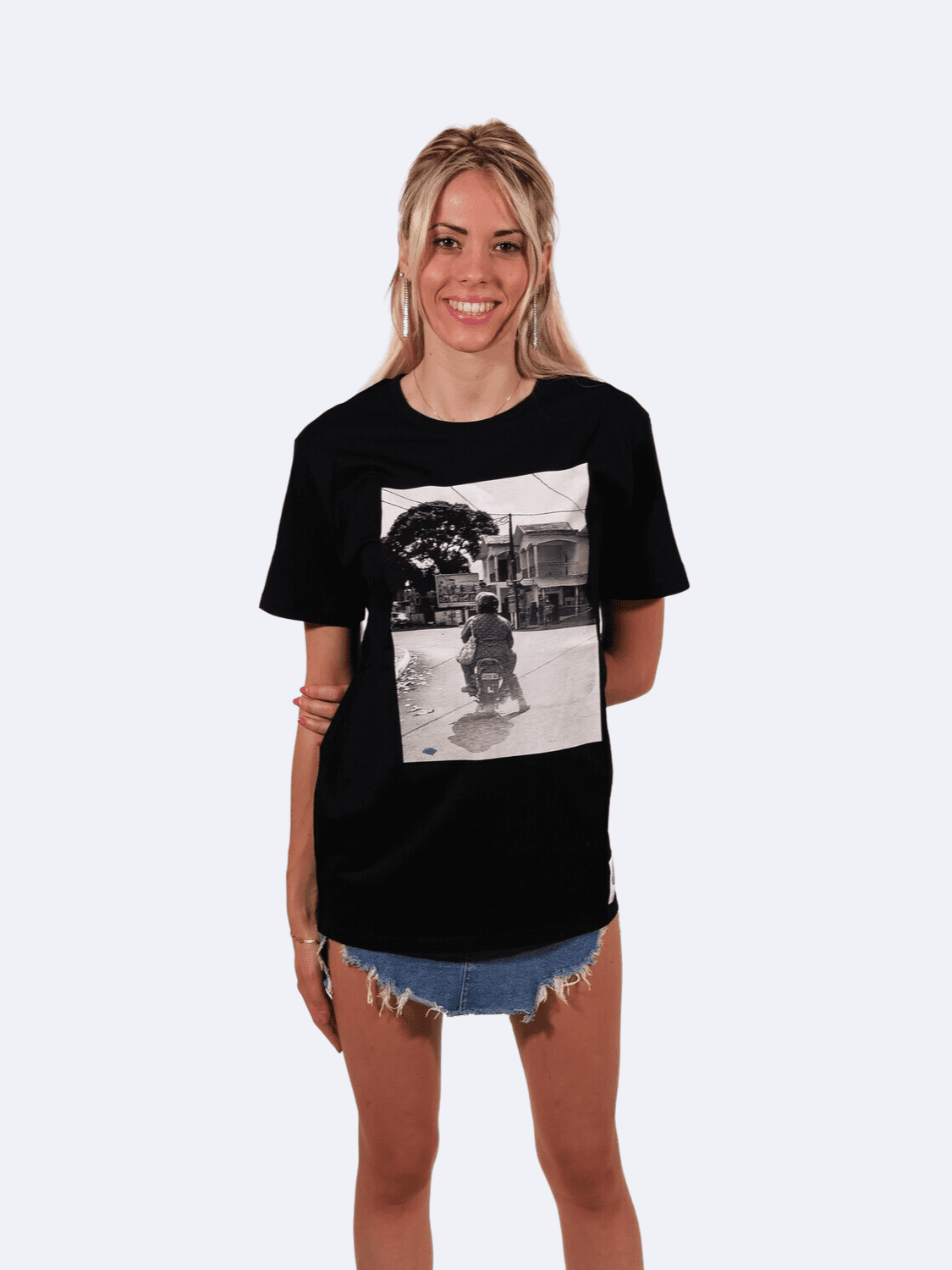 ICON BIKER T - SHIRT BIANCO LADY - T-Shirt A Green Badge - Streetwear Sostenibile Made in Italy